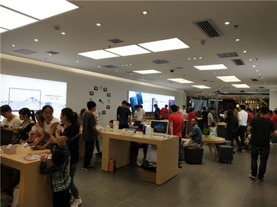華為門(mén)店銷(xiāo)售火爆，電子產(chǎn)品體驗(yàn)店轉(zhuǎn)型迎發(fā)展新機(jī)遇